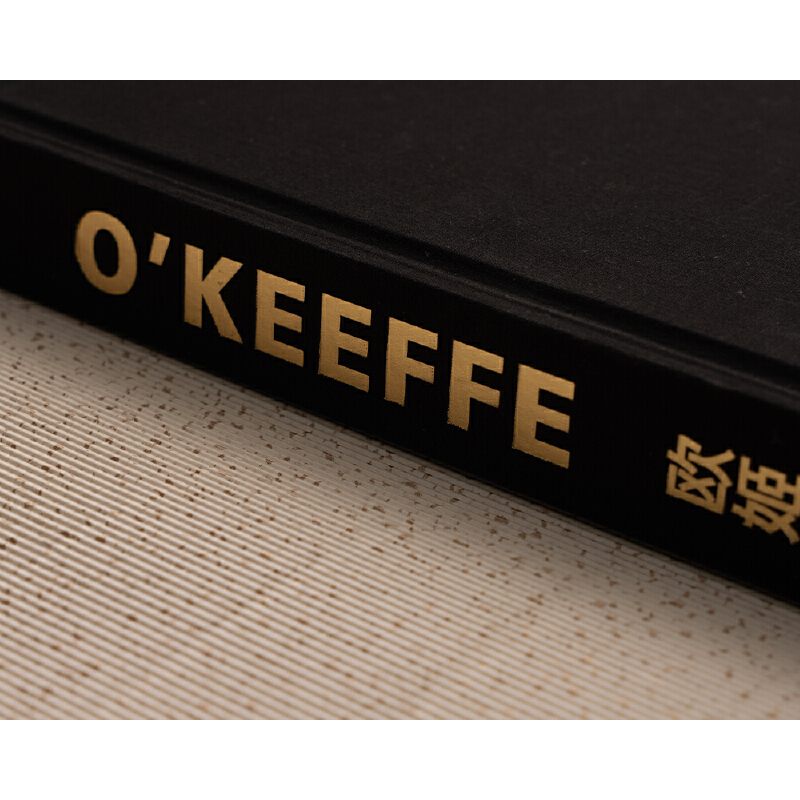 歐姬芙:值得收藏的歐姬芙大畫冊(重達4.1公斤) 歐姬芙:值得收藏的歐姬芙大畫冊(重達4.1公斤)